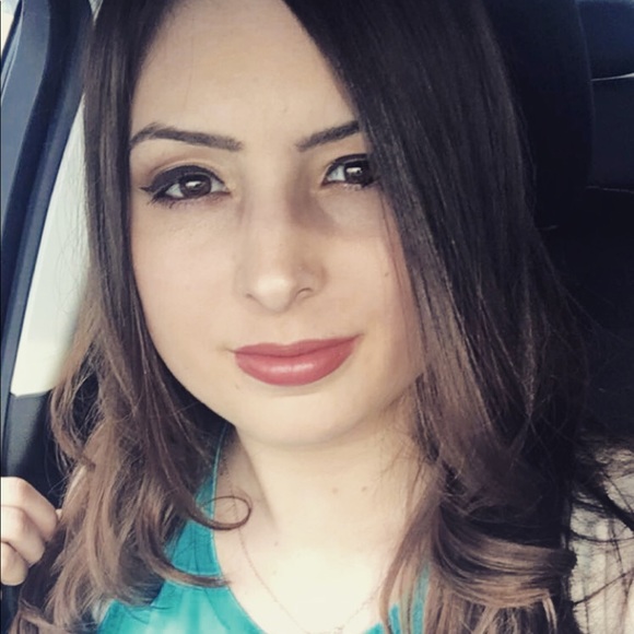 Profile Picture of Kelsey Trebour (@kelsey_trebour) on Poshmark