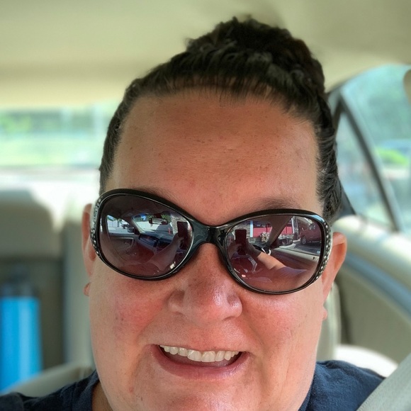 Profile Picture of Michelle Plaisted (@chelle19855) on Poshmark