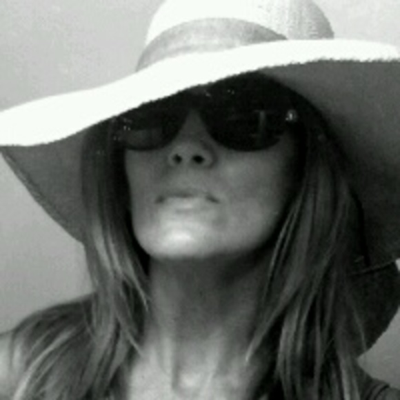 Karleen Halfmann - Poshmark Profile Picture of Karleen Halfmann (@kehalfmann) on Poshmark