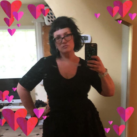 Profile Picture of Davi Osgood (@ungapatchka) on Poshmark