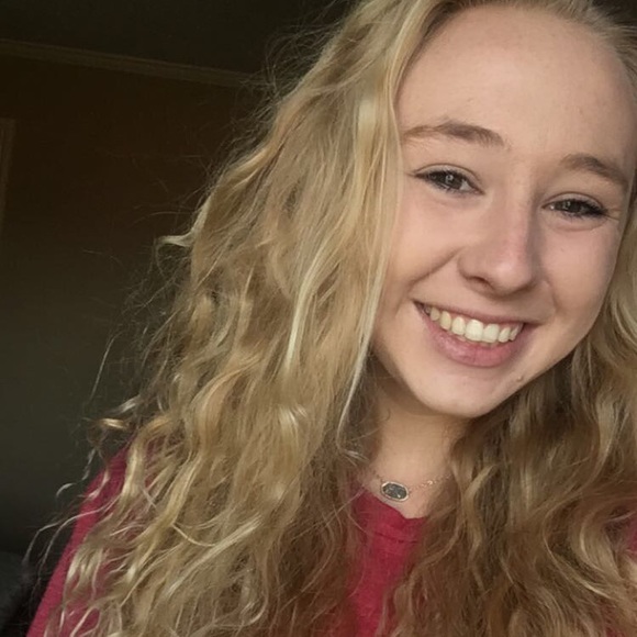 Profile Picture of Dawn Colbey (@dawn_colbey) on Poshmark