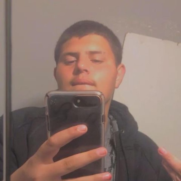 Ashton Dequeant - Poshmark Profile Picture of Ashton Dequeant (@ashtondequeant) on Poshmark