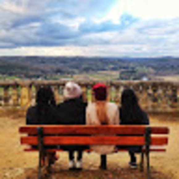 Hailey Betteridge - Poshmark Profile Picture of Hailey Betteridge (@mintandmemories) on Poshmark