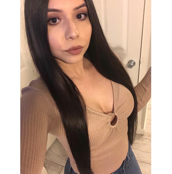 Profile Picture of Elizabeth Verdugo (@elizabeth_v95) on Poshmark