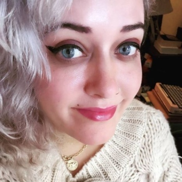 Profile Picture of Cat Cheresh (@foxandfrills) on Poshmark