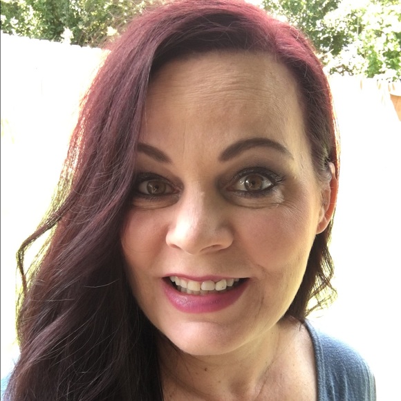 Profile Picture of Kim Ulmer (@kulmer94) on Poshmark