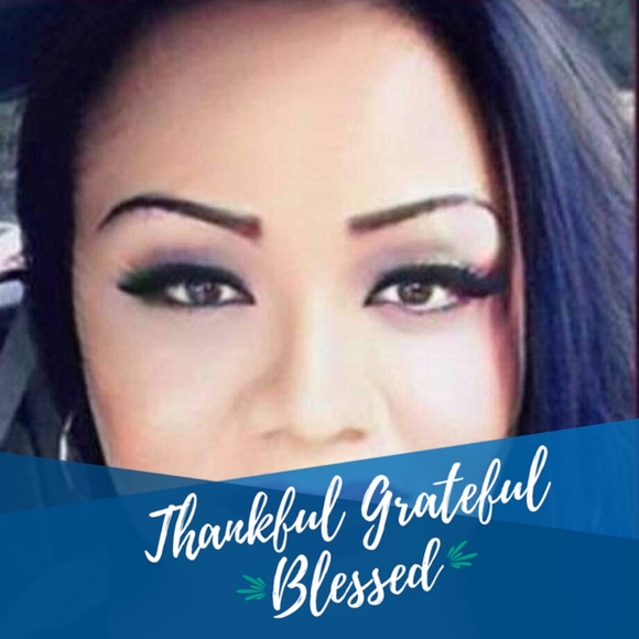 Profile Picture of Solon'hope Ofisa (@sofisa) on Poshmark