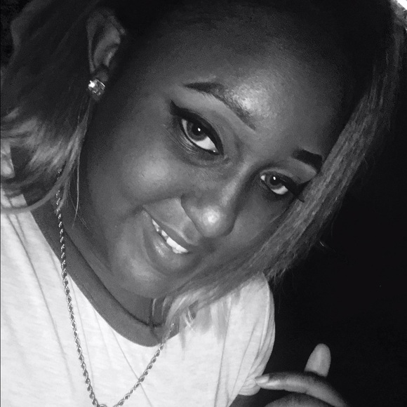 Profile Picture of Paulicia Nelloms (@tiasmom0321) on Poshmark