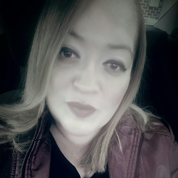 Profile Picture of Julissa Robles (@jules361) on Poshmark