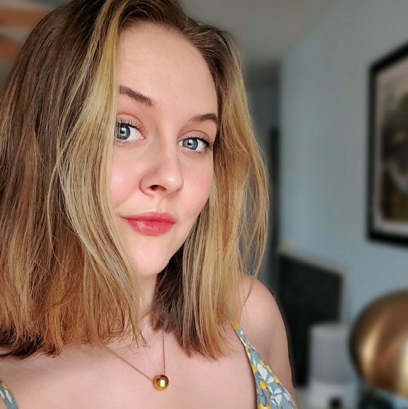 Profile Picture of Autumn Perry (@autie_botz) on Poshmark