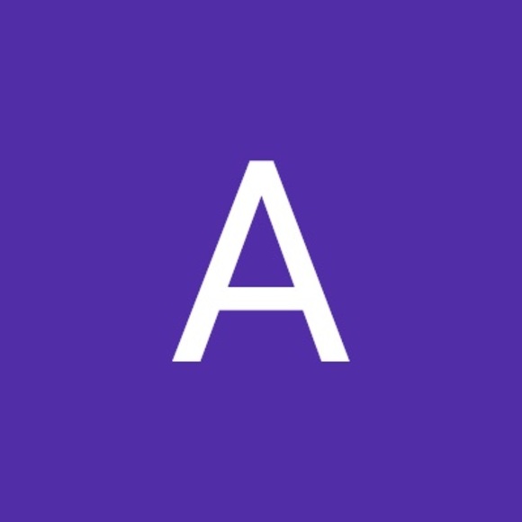 Profile Picture of Angelina Pylypiv (@angelinapylypiv) on Poshmark
