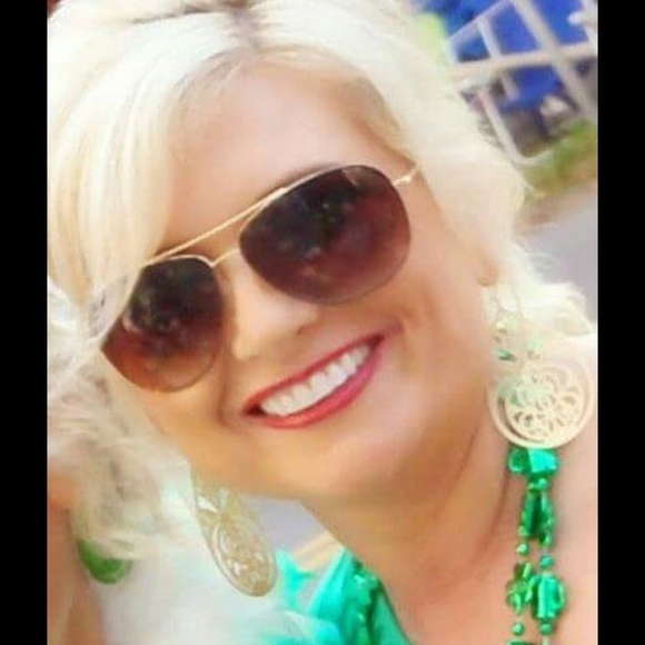 Profile Picture of Debbie Rushing (@debbie_rushing) on Poshmark