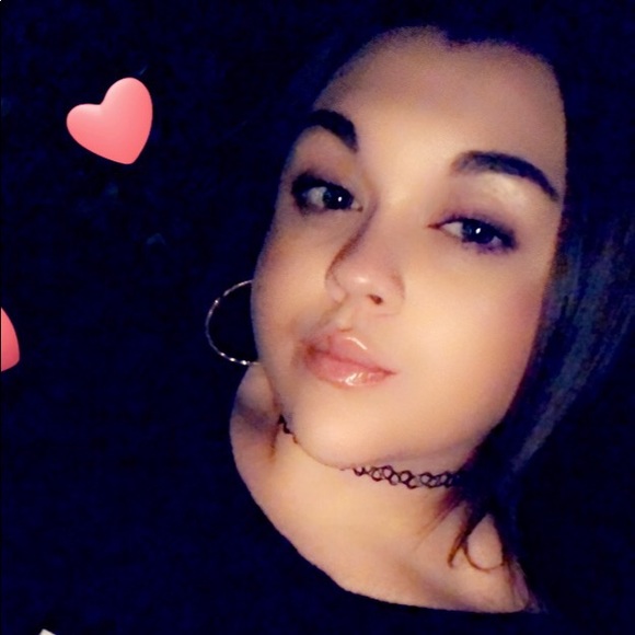 Profile Picture of Sophie Kunsa (@sophiek13) on Poshmark