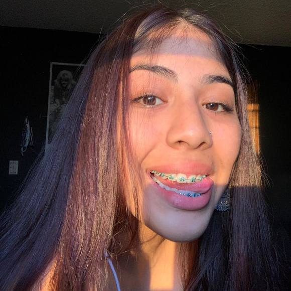 Profile Picture of Kyleigh Springer (@kyespringer) on Poshmark
