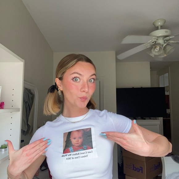 Profile Picture of Ava Schroeder (@avazoom811) on Poshmark