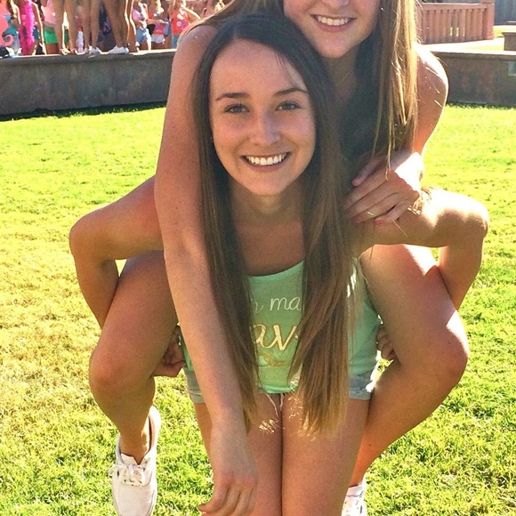 Profile Picture of Gabby Keahon (@gabbykeahon) on Poshmark