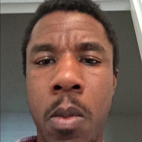 Profile Picture of Kevin Lacy (@timetosell2400) on Poshmark