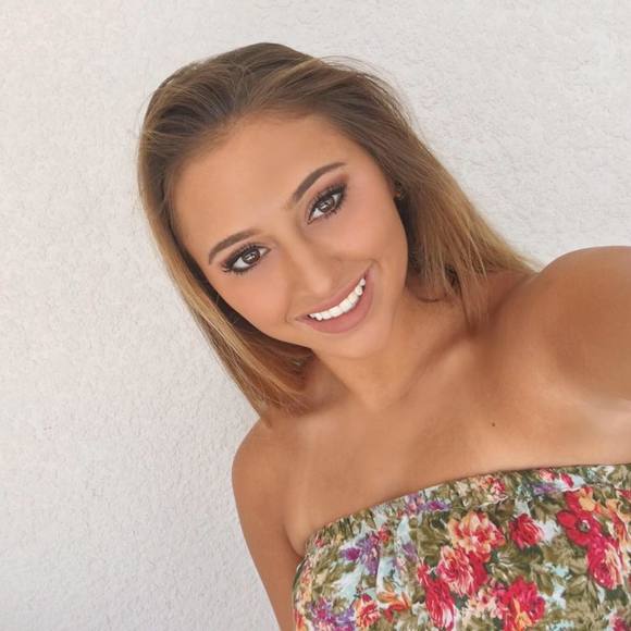 Profile Picture of Caroline Piccinini (@cutiecaroline02) on Poshmark