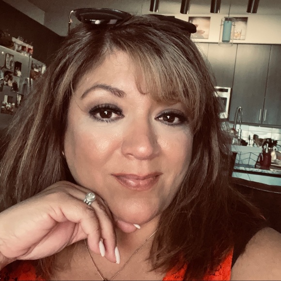 Profile Picture of Cindy Terrette (@cindy_terrette) on Poshmark