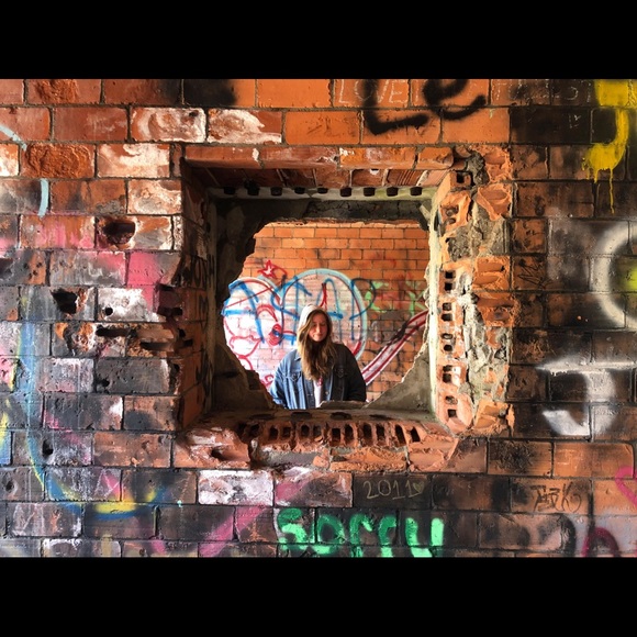 Profile Picture of Erin Quinn (@e_qui6) on Poshmark