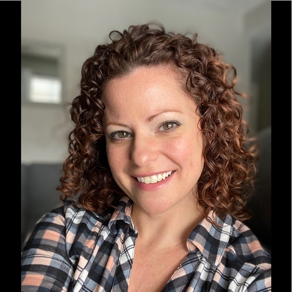 Profile Picture of Janet Pace (@poshmarkjanet) on Poshmark