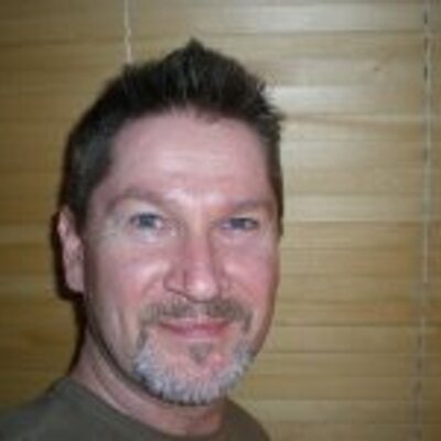 Profile Picture of Robert Emms (@robemms) on Twitter
