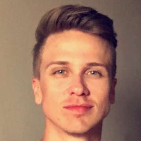 Profile Picture of Garrett Vaughn (@gvaughn5) on Poshmark