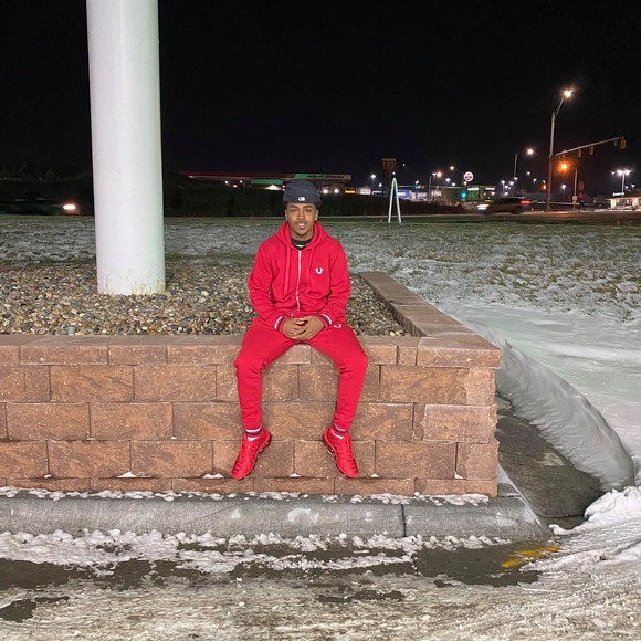 Profile Picture of Will Grixby (@willgrixby) on Poshmark