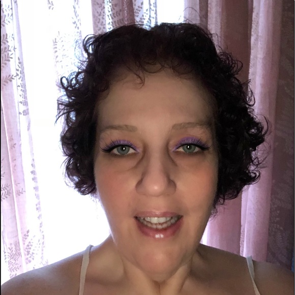 Profile Picture of Jacqueline Bradley (@aviegirl) on Poshmark