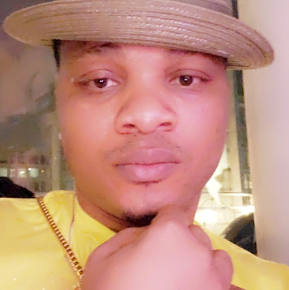 Profile Picture of Chinedu Emezue (@cemezue) on Poshmark