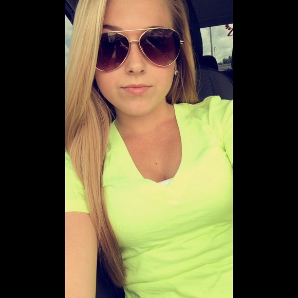Profile Picture of Shelby Hackenberger (@shelbsh) on Poshmark