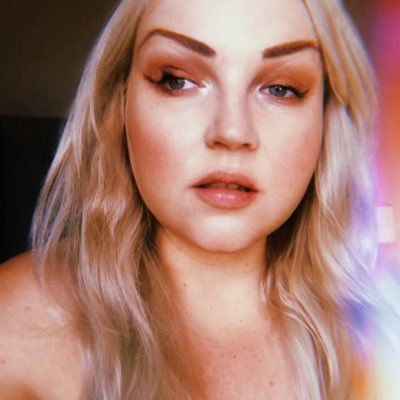 Profile Picture of Fatsy Cline (@missluvian) on Twitter