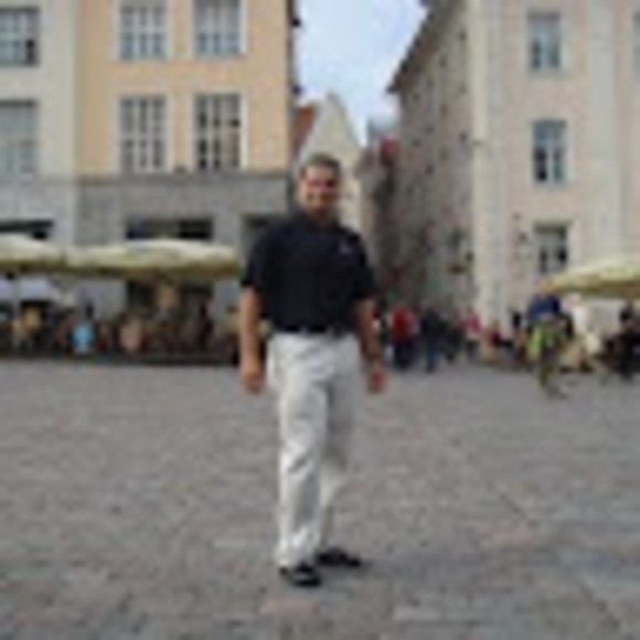 Profile Picture of Victor miguel Corro (@thingstopay) on Poshmark