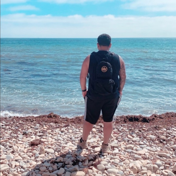 Profile Picture of Aaron Avantes (@akavantes9) on Poshmark