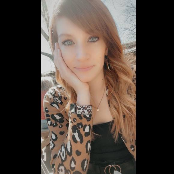 Jerilee Sudderth - Poshmark Profile Picture of Jerilee Sudderth (@jbsudderth) on Poshmark