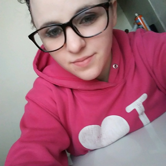 Profile Picture of Taylor Krumpe (@taylorkrumpe) on Poshmark