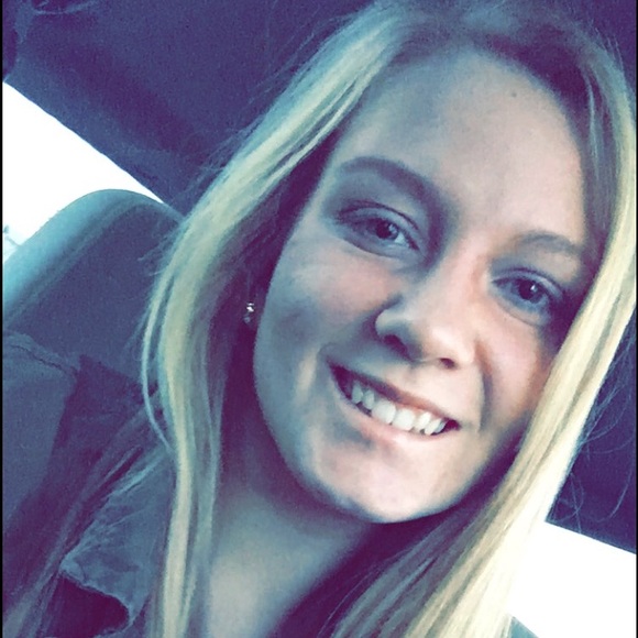 Profile Picture of Morgan Bletscher (@morgan_alia) on Poshmark