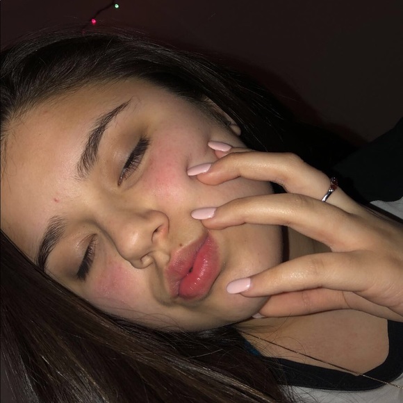 Profile Picture of Isabel Jacobs (@isabelbob101) on Poshmark