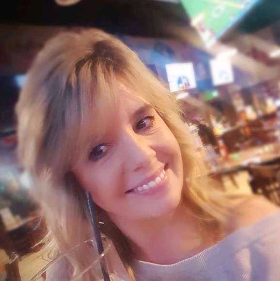 Profile Picture of Patty Frischman (@trendy415) on Poshmark