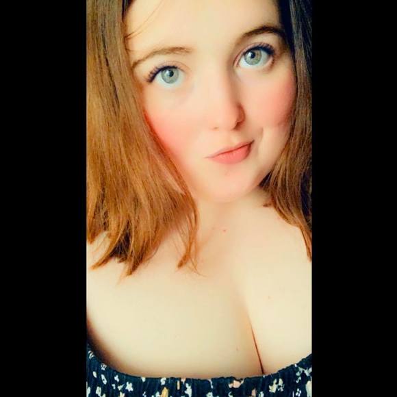 Profile Picture of Bailey Popour (@bailey_t15) on Poshmark