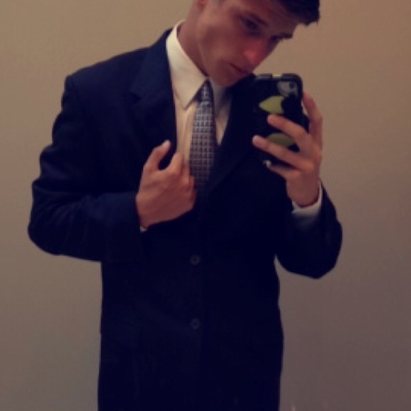 Profile Picture of Darren Ketchum (@dketch) on Poshmark