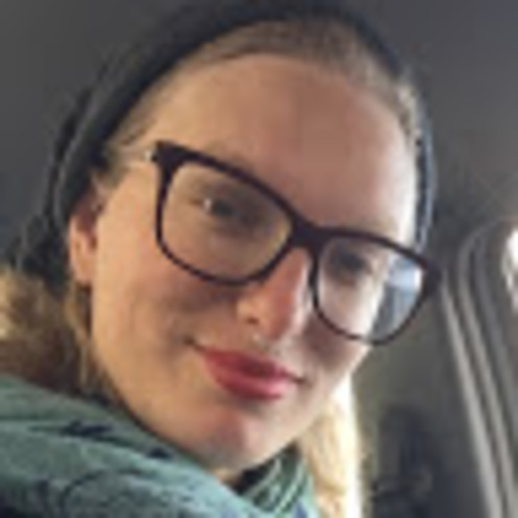 Profile Picture of Abby sunshine Bray (@abby87bfree) on Poshmark