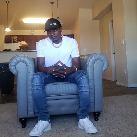 Eustance Ndamukong - Poshmark Profile Picture of Eustance Ndamukong (@eustance90) on Poshmark