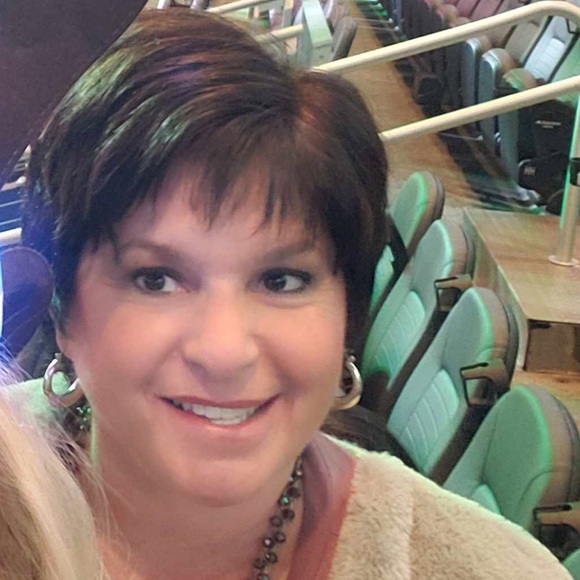 Profile Picture of Paula George (@bwgpmg) on Poshmark