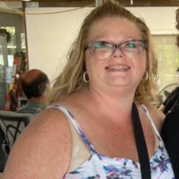 Profile Picture of Amanda Sands (@manderslynn99) on Poshmark