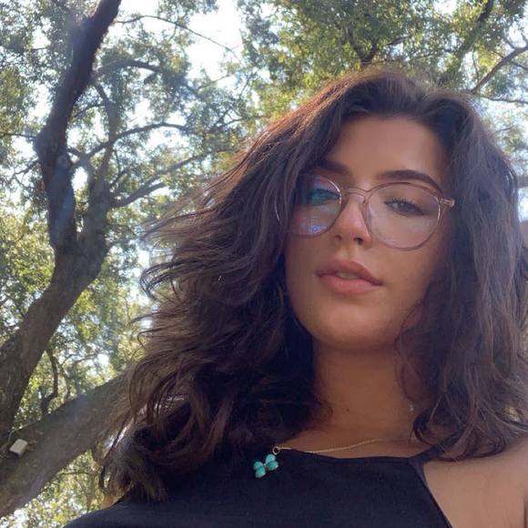 Profile Picture of Alexandra Mastorakis (@amassie97) on Poshmark