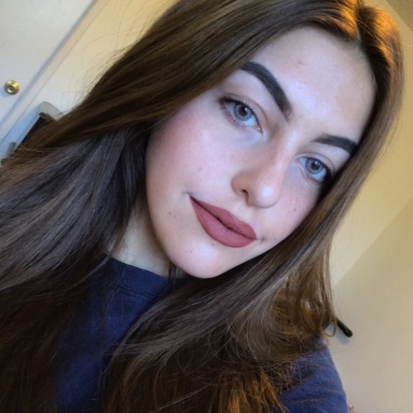 Profile Picture of Mandy Thomas (@mandyyyythomas) on Poshmark