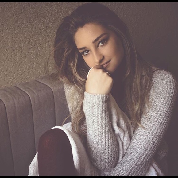 Profile Picture of Corinne Pieterse (@corinnep123) on Poshmark