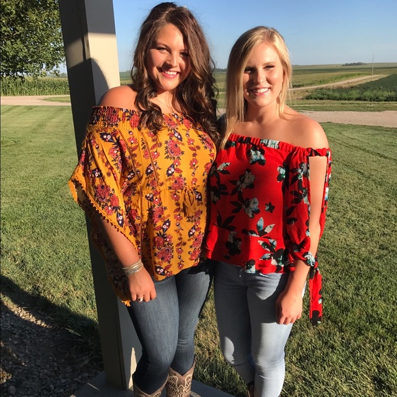 Profile Picture of Ashley Minnick (@a21minnick) on Poshmark