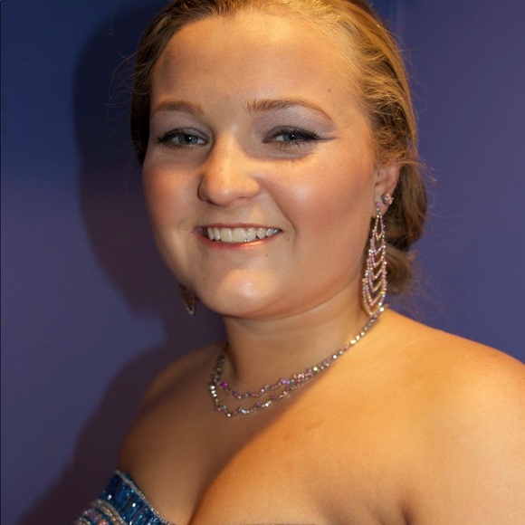 Profile Picture of Katie Hepker (@katiehep) on Poshmark